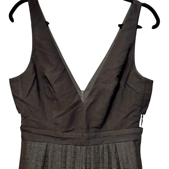 FINDERS KEEPERS Wide Leg Cropped V-Neck Side Cutout Grid Pattern Leg Jumpsuit - Picture 3 of 11